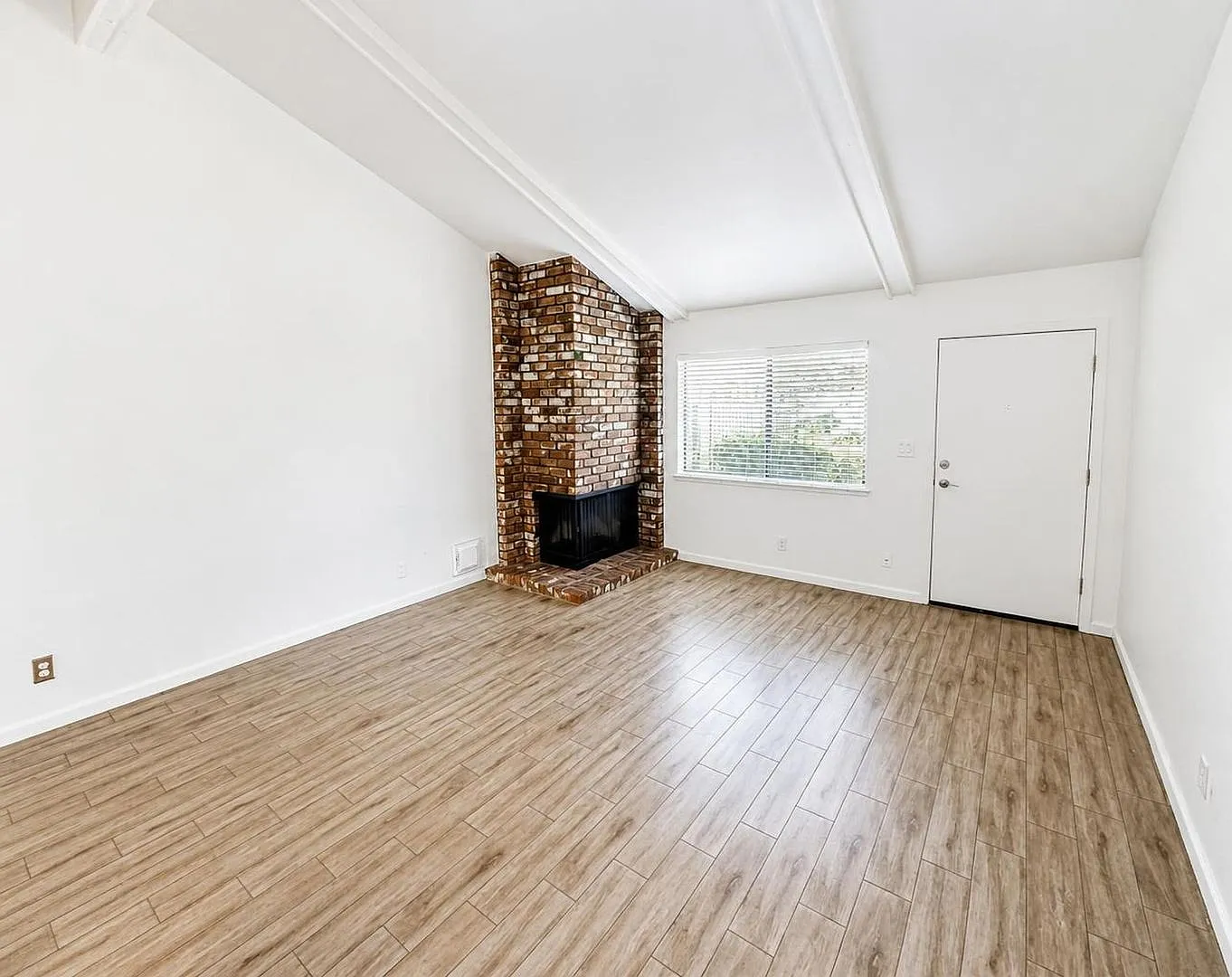 2336 Villanova Cir — Photo 2
