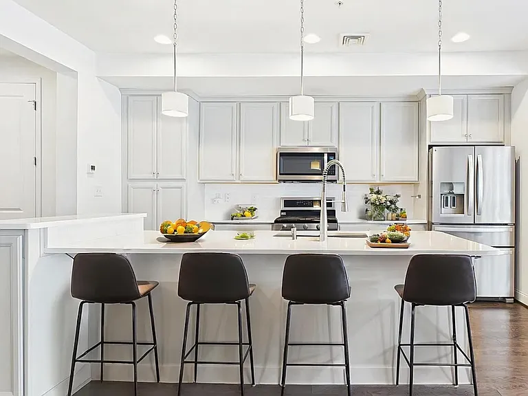 418 Mayer Pl — Photo 1
