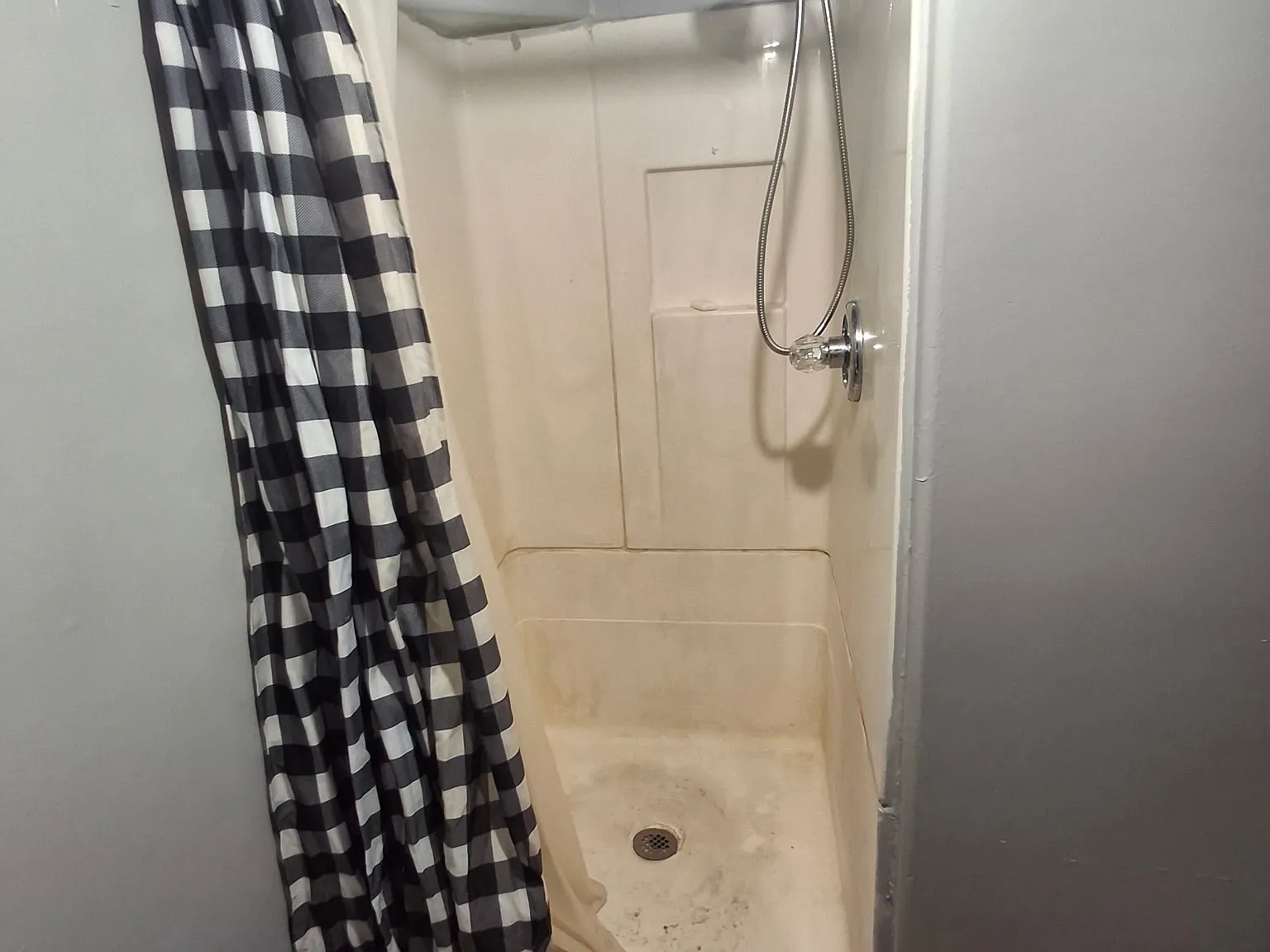 3 bed, 1300 sqft, $2,200 — Photo 2