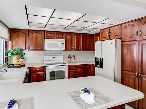 5th image of 180 Birnamwood Dr