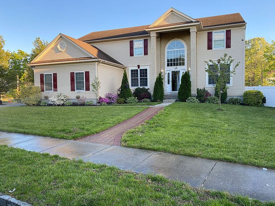 2nd image of 13 Equestrian Rd
