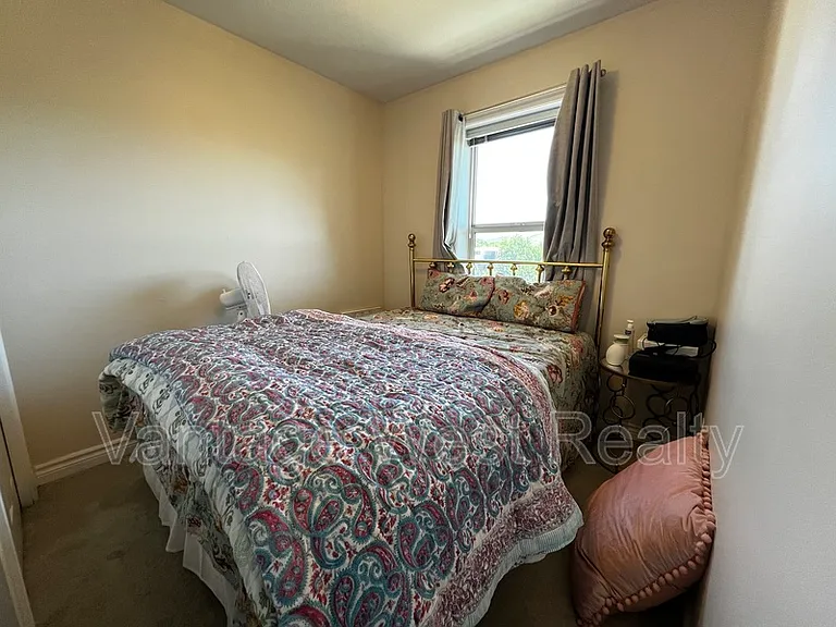 598 Sutherland Ave #402 — Photo 5