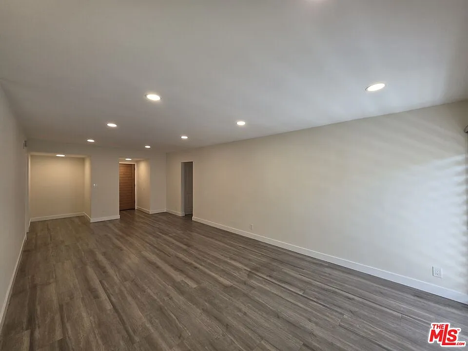 3 bed, 2.0 bath, 1400 sqft, $4,200 — Photo 3