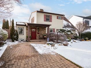 16 Dahlia Lane, Wantagh, NY 11793