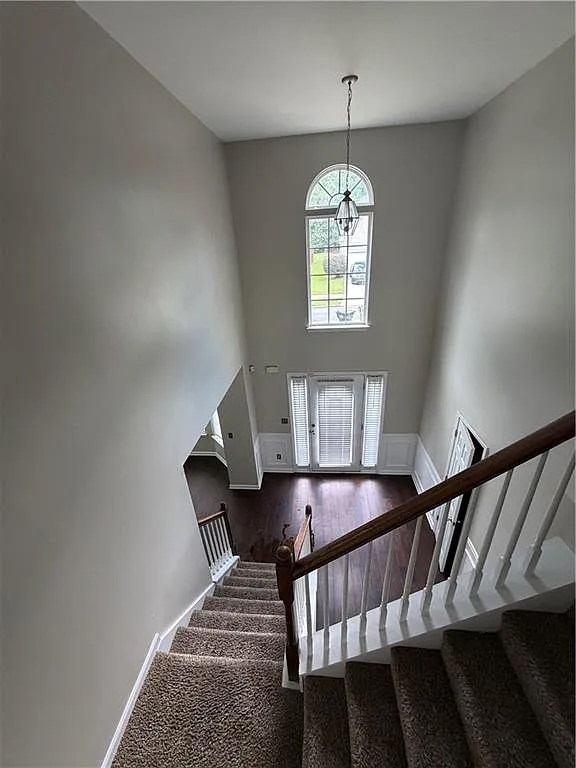 4 bed, 2.5 bath, 2494 sqft, $2,500 — Photo 2