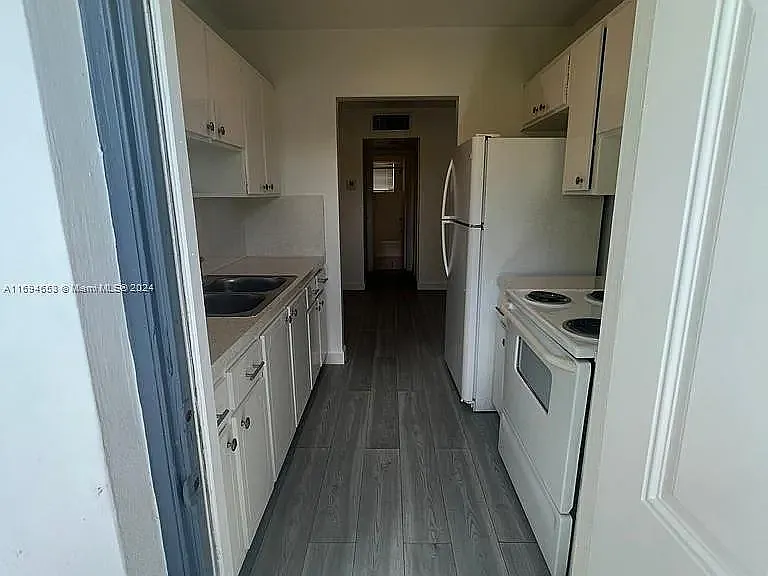 Pierce St — Photo 1