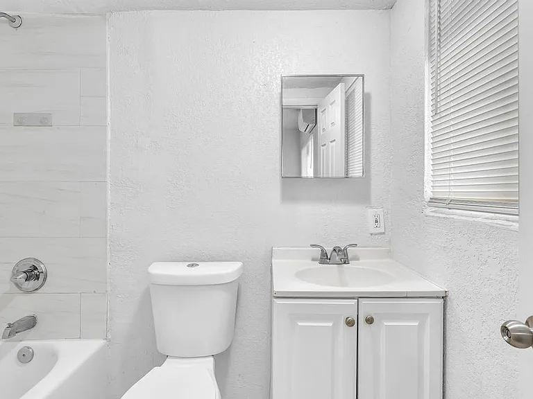 2781 SW 2nd St #6 — Photo 4