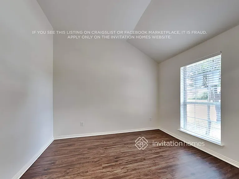 8010 Munich Dr — Photo 3