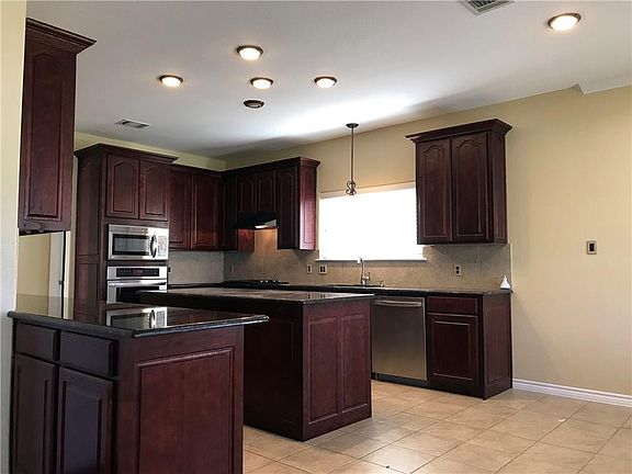 4th image of 1104 Hidden Meadow Dr