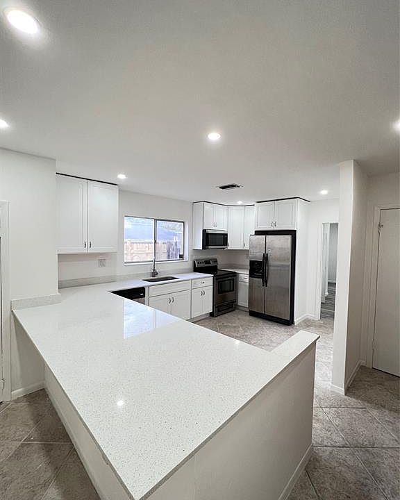 1st image of 2523 Cleveland St #3