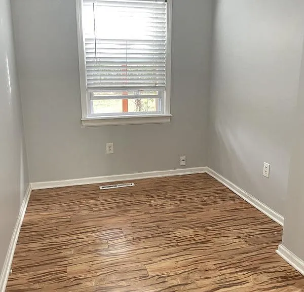 4705 Oak Grove Rd — Photo 7