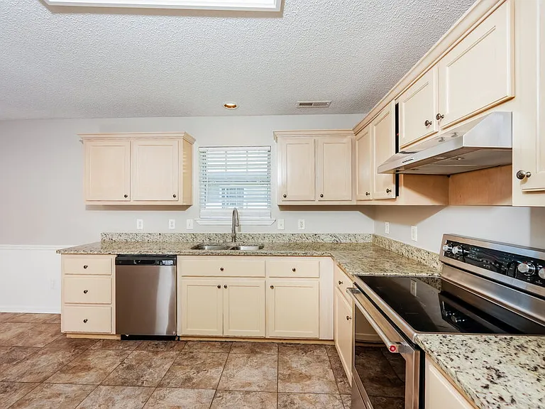 8028 Rockhampton Cir — Photo 8