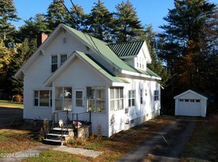 20 Prospect St, Warrensburg, NY 12885