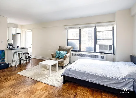 Rented by Warburg | media 7