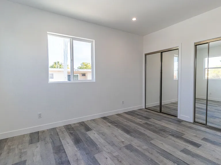 5142 Riverton Ave — Photo 19