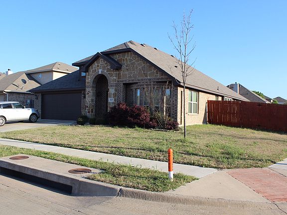4th image of 829 Forest Heights Dr