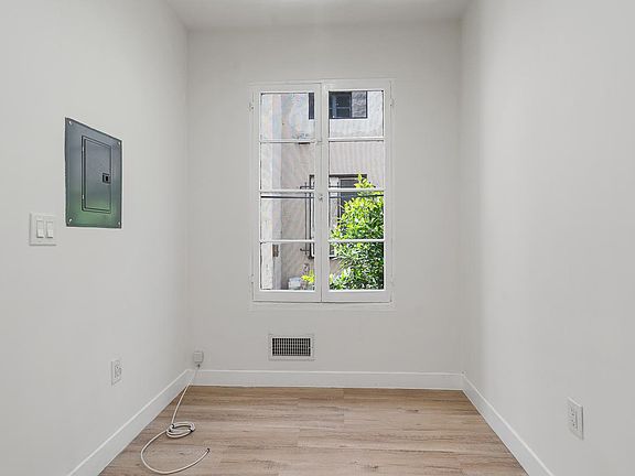 5th image of 7223 Willoughby Ave #108