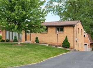 221 Greenwood Dr, Cranberry Township, PA 16066