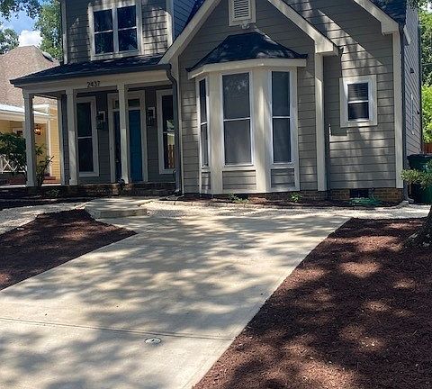 2nd image of 2437 Laburnum Ave