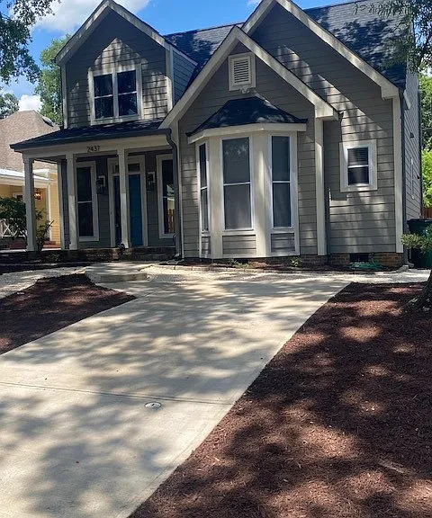 2437 Laburnum Ave — Photo 2
