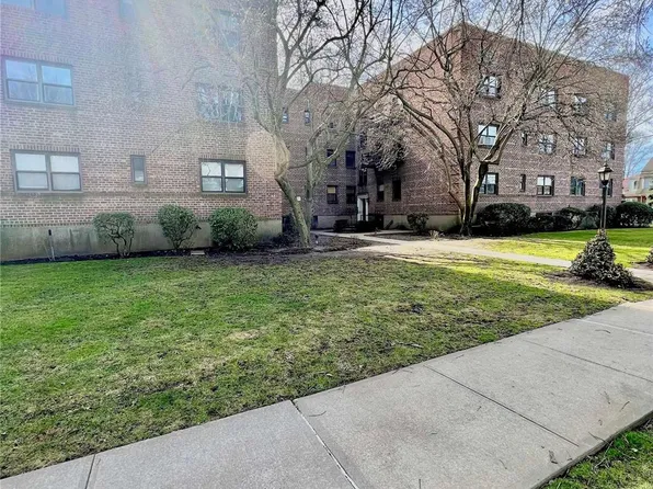 218-12 43rd Avenue #3H, Bayside, NY 11361
