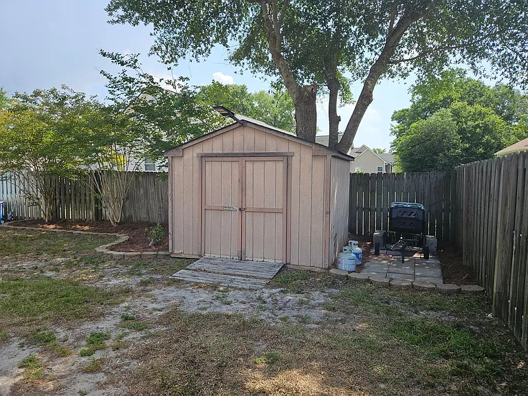 142 Shellbank Dr — Photo 37