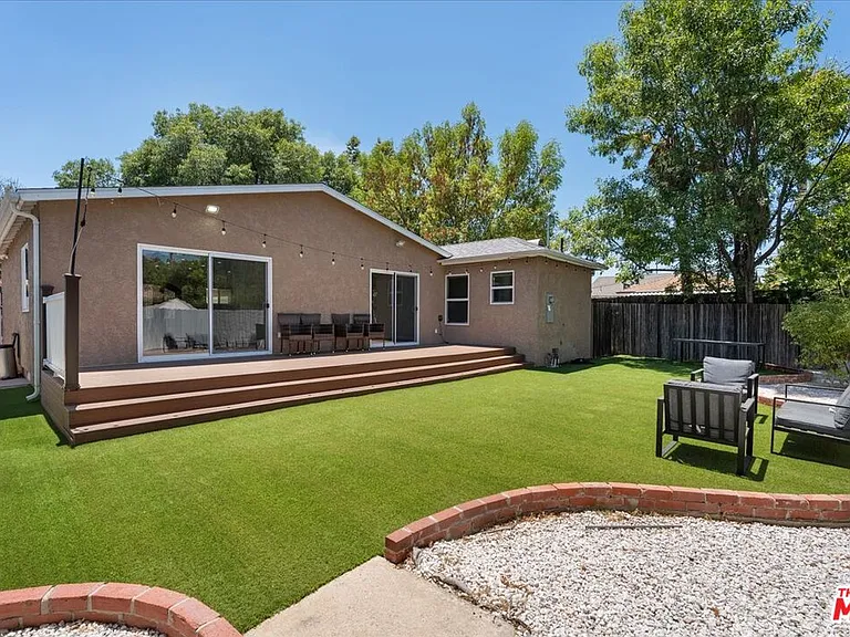 18725 Martha St — Photo 31