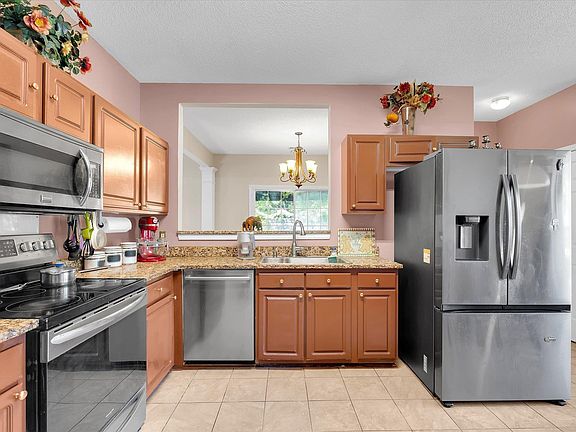 4th image of 11 Eagleston Ln