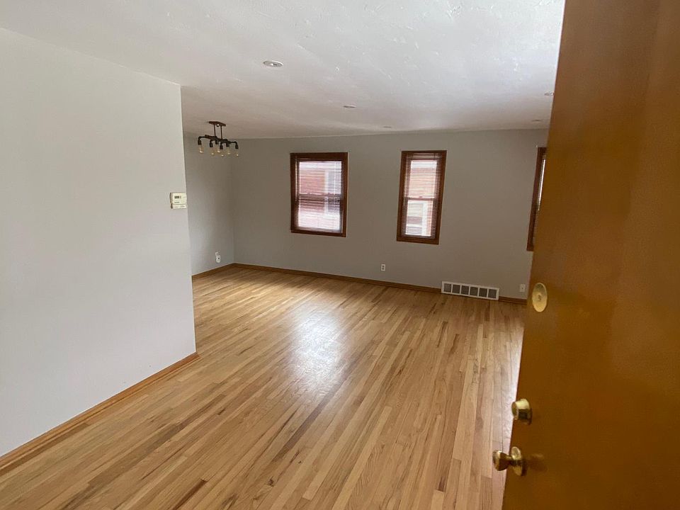 1st image of 20551 Lakeshore Blvd #2