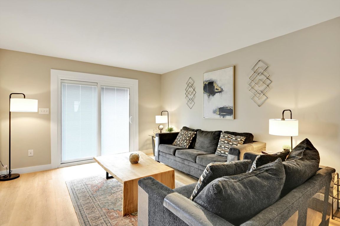 07-Living Room