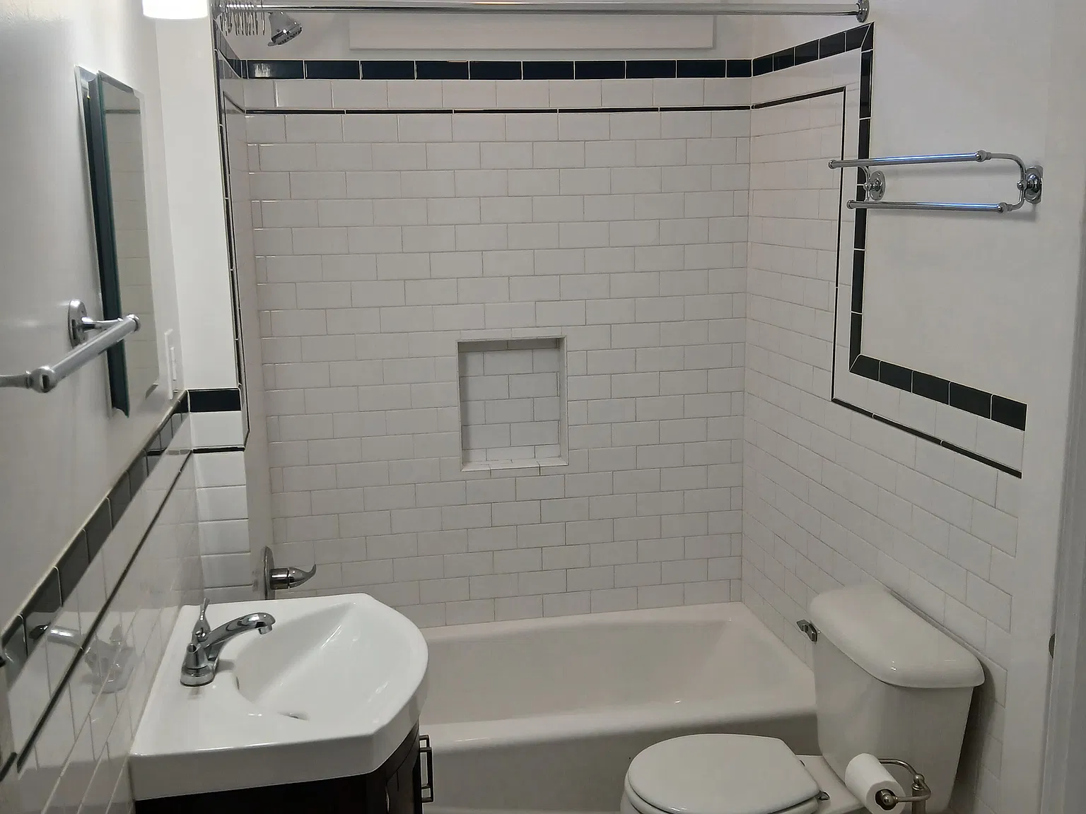 2 bed, 1000 sqft, $1,300 — Photo 2