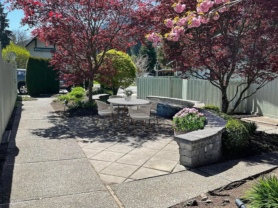 420 E Sunset Way