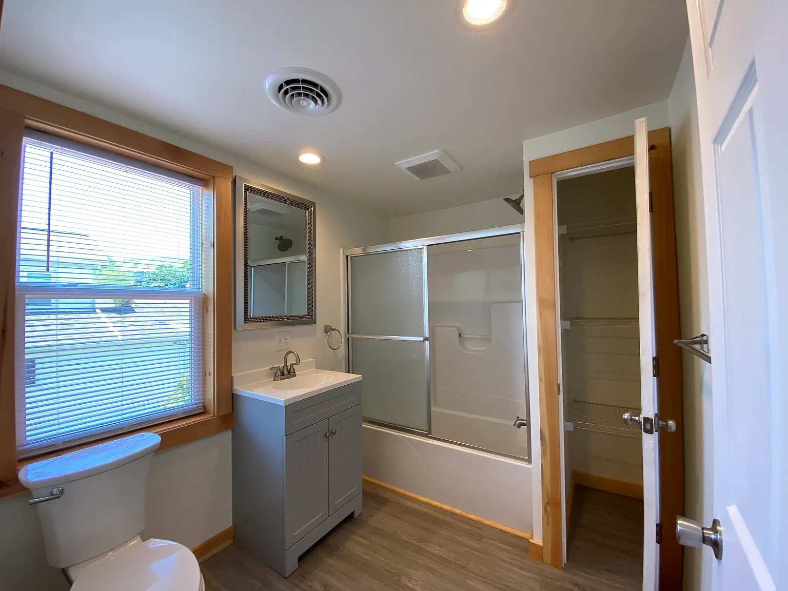 2 bed, 1000 sqft, $1,795 — Photo 3