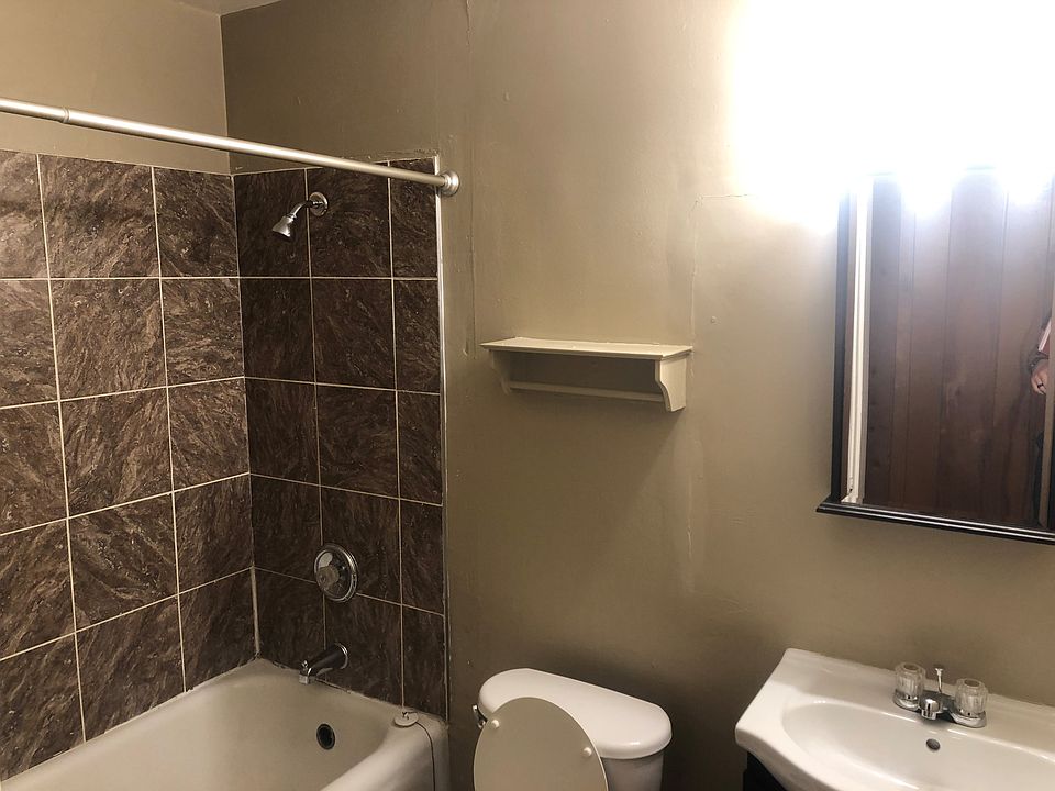 1st image of 123 1/2 S Main St Unit 201