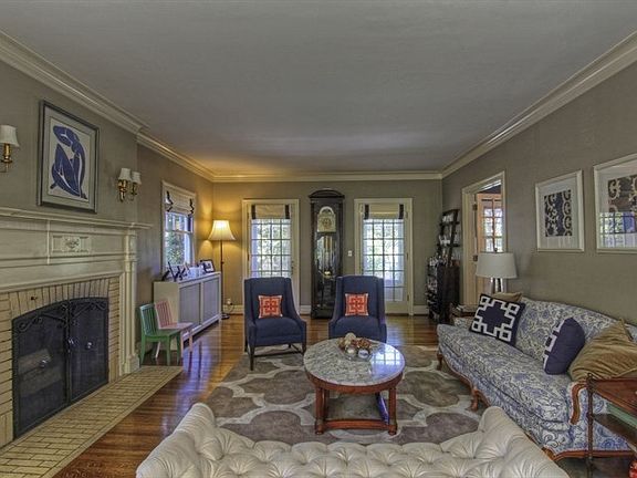 5th image of 815 E Rockwood Blvd