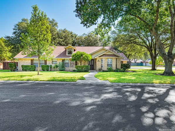 729 Heritage Dr, Seguin, TX 78155