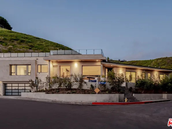 1205 Las Lomas Pl, Pacific Palisades, CA 90272