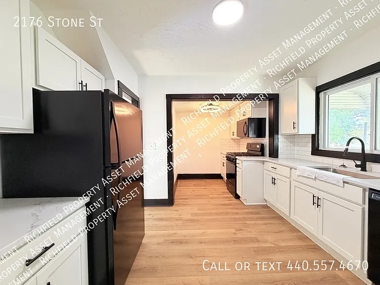 2176 Stone St — Photo 2