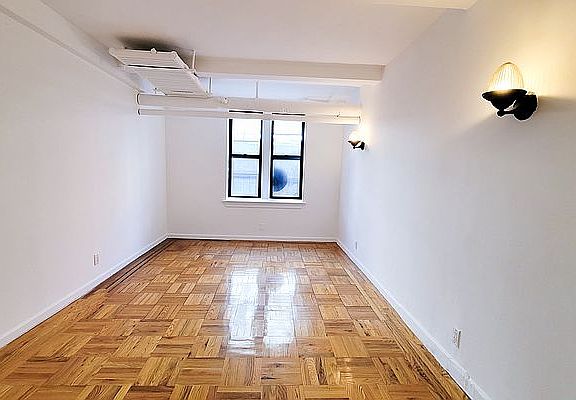 5th image of 1175 Morris Ave #Basement