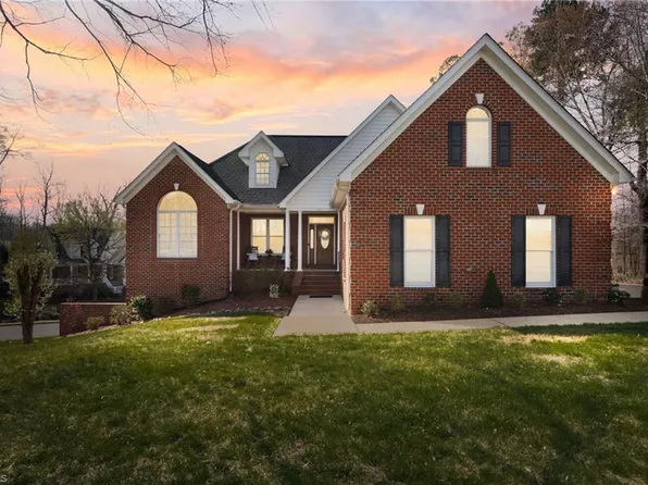 925 Rivers Edge Dr, Graham, NC 27253