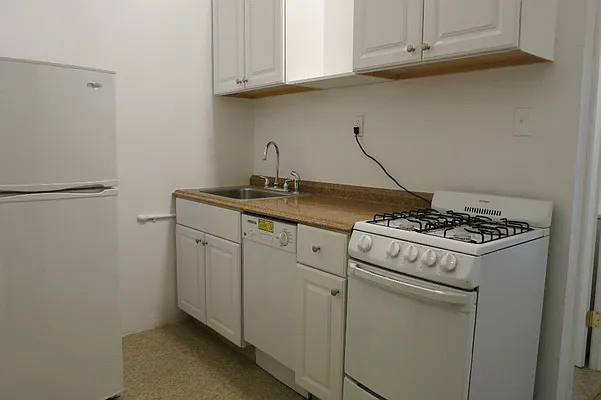 Rented by Manhattan Best Realty, Inc. | media 17