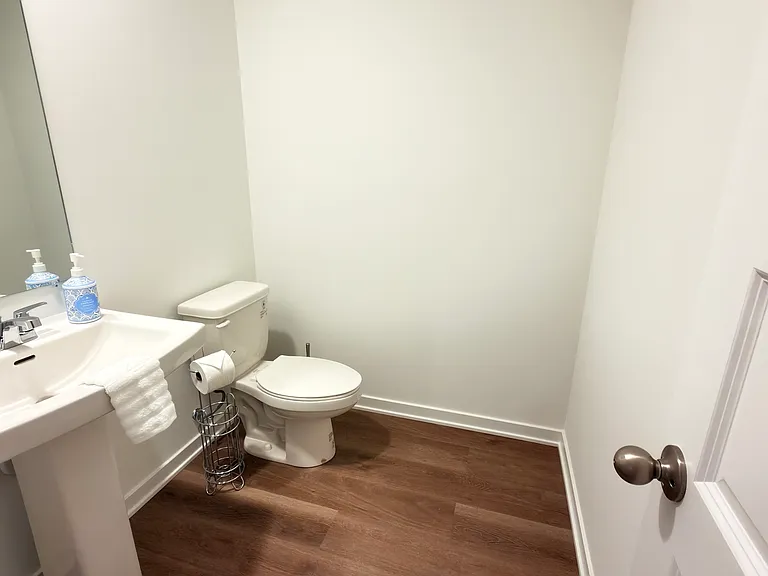 435 Lakeshore Ct — Photo 10