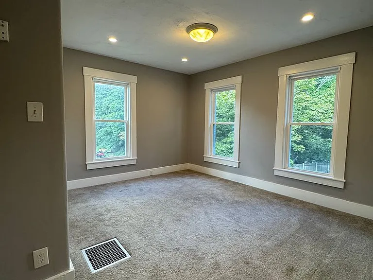 136-138 Washington St #138 — Photo 17