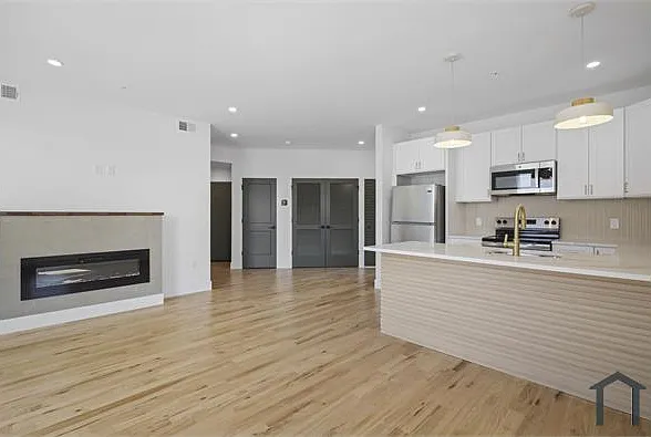 3001 Ridge Ave #2
