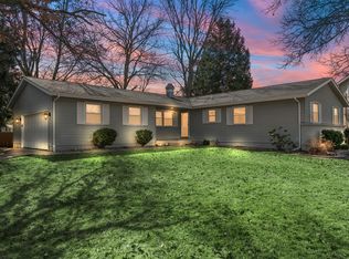 1302 Carriage Dr, Valparaiso, IN 46383