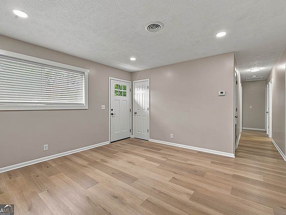 5th image of 421 Nottingham Dr