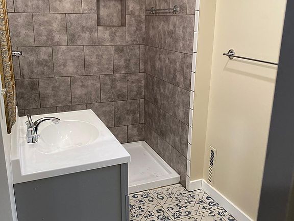 4th image of 3026 N Buffum St