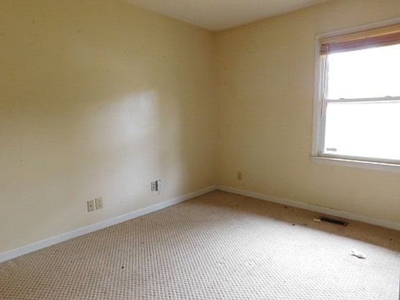 4th image of 146 Matthews St