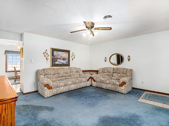 5th image of 585 Thelma Ave