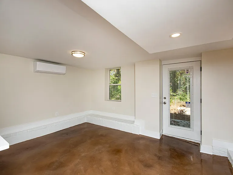 935 Victory Dr SW #B — Photo 7